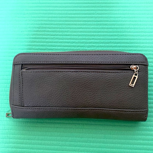Guess Wallet - Picture 2 of 3